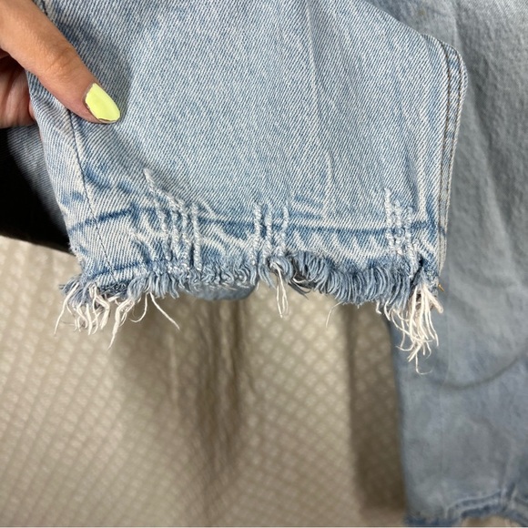 Abercrombie & Fitch Light Wash Curve Love High Rise Mom Jeans - Picture 3 of 6